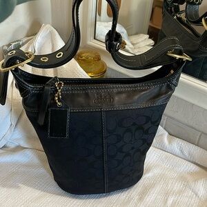 COACH -Bleeker signature C bucket tote- 11437- EUC